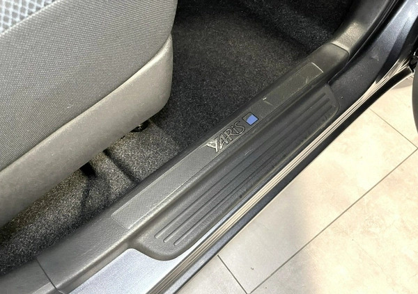 Toyota Yaris cena 14200 przebieg: 175000, rok produkcji 2005 z Koziegłowy małe 232